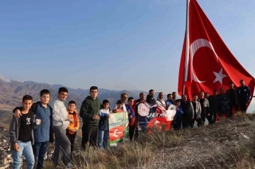 Oltu protokolü Sitare Dağı’na tırmandı
