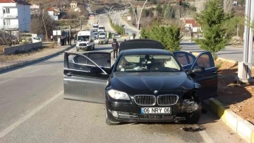 Ölümlü kazaya karışan araç sürücüsü olay yerinden koşarak kaçtı