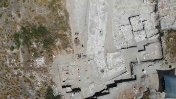 Oluz Höyük’te 2 binden fazla bulundu: Anadolu’nun en büyük boya bezemeli çanak, çömlek koleksiyonu
