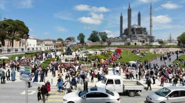 On binler Kakava Hıdırellez Şenlikleri için Edirne’ye akın etti, adım atacak yer kalmadı