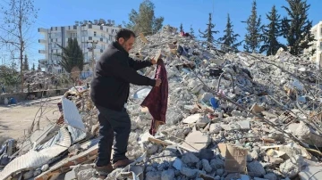 Önce üniversite öğrencisi oğlunu göçük altından çıkardı, şimdi ders notlarını arıyor
