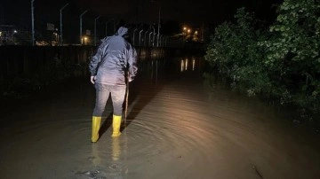 Ordu'da sağanak su baskınlarına neden oldu