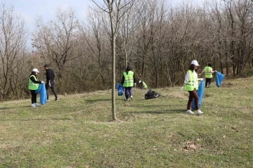 Ormandan kilolarca atık toplandı
