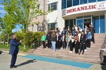 Ortaokulu öğrencileri meslekleri tanıdı
