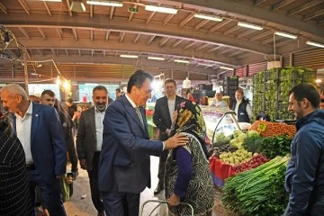 Osmangazi Belediye Başkanı Mustafa Dündar pazarcı esnafın sorunlarını dinledi 