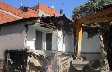 Osmangazi Fatih Mahallesi'nde belediye tarafından bina yıkımı 