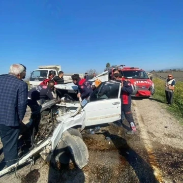 Osmaniye’de minibüs ile otomobil çarpıştı:2 yaralı
