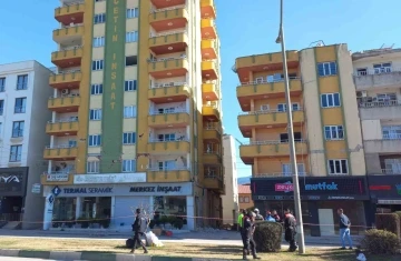 Osmaniye’de polis boşaltılan binaların çevresinde nöbet tutmaya başladı