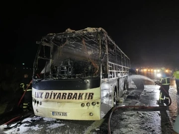 Osmaniye’de seyir halindeki yolcu otobüsü yandı
