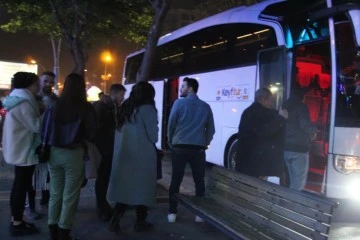 Otobüs dolusu insan telefon almak için Gürcistan'a gitti