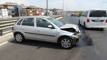 Otomobil, bariyerlere çarparak durabildi
