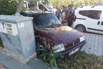 Otomobil önce kaldırılma ardından ağaca çarptı: 1 yaralı
