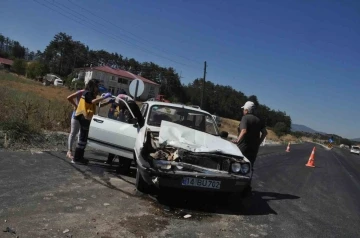 Otomobil süt taşıyan kamyonete çarptı: 1 yaralı
