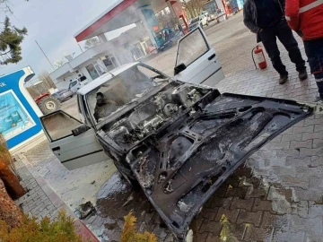 Otomobilde çıkan yangını itfaiye söndürdü
