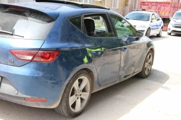 Otomobille çarpışan ehliyetsiz motosiklet sürücüsü yaralandı
