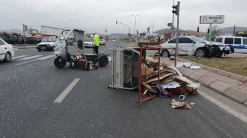 Otomobille çarpışan moped sürücüsü hayatını kaybetti
