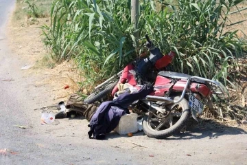Otomobille çarpışan motosiklet sürücüsü öldü
