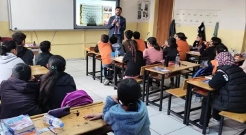 Özalp’te öğrencilere &quot;Ariflerin Satrancı&quot; oyununu tanıtıldı
