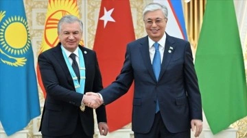 Özbekistan Cumhurbaşkanı Mirziyoyev'e &quot;Türk Dünyası Yüksek Nişanı&quot; takdim edildi