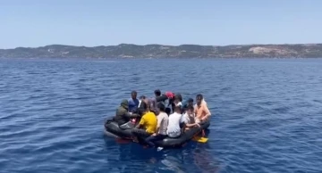 12 kişilik can salına 32 kaçak göçmen bindi, Yunan unsurları ölüme terk etti