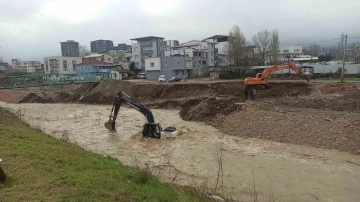 Bursa'da sel sularında can pazarı görüntüsü... 