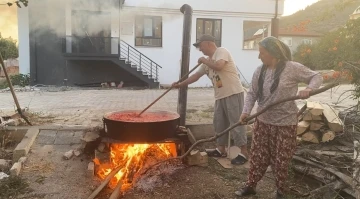 (ÖZEL) Kadınların 8 saatlik uğraşı sonunda hazırlanıyor
