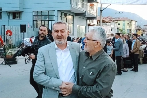 Özpek; “Pamukkale hizmet yerine istifa haberleri alıyor”
