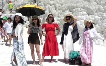 Pamukkale’ye ilk 5 ayda 561 bin turist geldi
