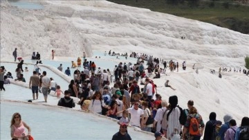 Pamukkale'yi yılbaşından bu yana 1 milyon 149 bini aşkın kişi ziyaret etti