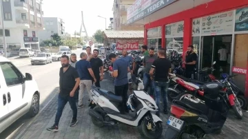 Parasını ödeyip alamadıklarını iddia ettikleri motosikletleri römorka yükleyip götürdüler
