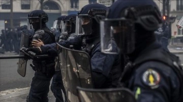 Paris'te polisin ateş açtığı kişi öldü