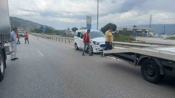 Park halindeyken hareket eden hafif ticari araç tıra çarptı