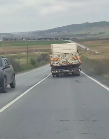 Patlak lastikle kilometrelerce yol gitti, o anlar kamerada
