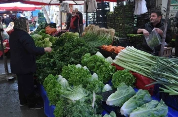 Pazarcının umudu Nisan yağmurlarına kaldı
