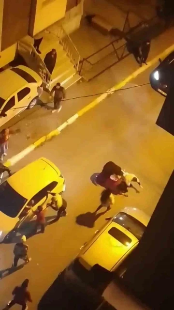 Pendik’te kadını darp eden şahsa mahalleliden tepki
