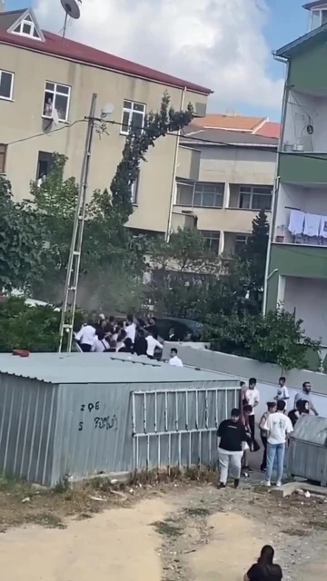 Pendik’te sokak düğününde tekme ve yumruklar havada uçuştu
