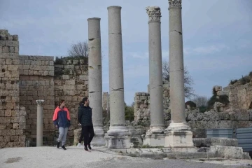 Perge Antik Kenti’nin ziyaretçi sayısı 2023 yılında yüzde 15 arttı
