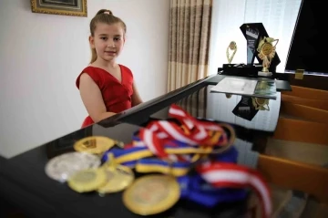 Piyanonun 7 yaşındaki yeteneği, Uluslararası Mozart Yarışması’nda birincilik kazandı
