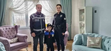 Polis abilerinden 4 yaşındaki Ali Asaf’a polis kıyafeti