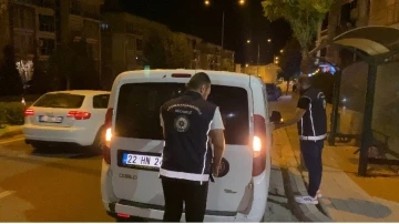 Polis çevirmesini görünce geri geri kaçtılar
