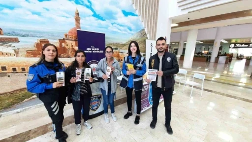 Polis ekipleri, Siberay projesi ile öğrencileri siber suçlara yönelik bilgilendirdi
