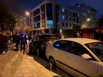 Polis kovalamacasından kaçan sürücü, park halindeki otomobillere çarptı
