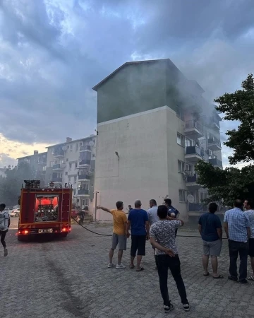 Polis lojmanlarında çıkan yangın korkuttu
