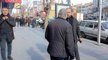 Polis memurunun dikkati yaşlı adamı dolandırılmaktan kurtardı
