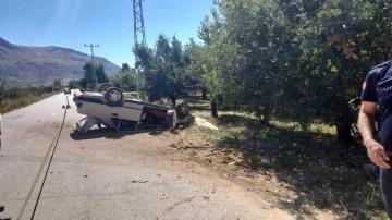 Polisin &quot;dur&quot; ihtarına uymayan otomobil takla attı