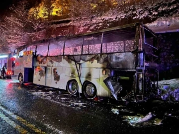 Polisleri taşıyan otobüs Zigana Dağı’nda alev aldı
