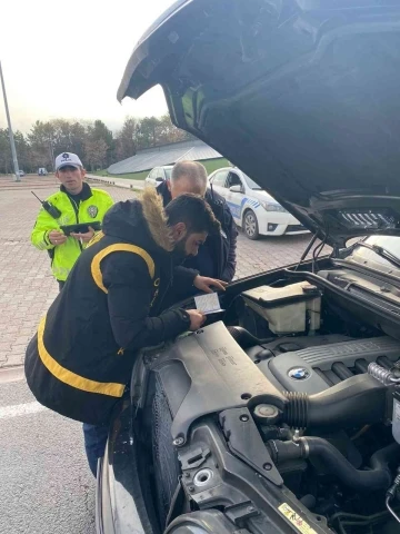 Polisten &quot;kuş&quot; grubu araç ve motosiklet denetimi
