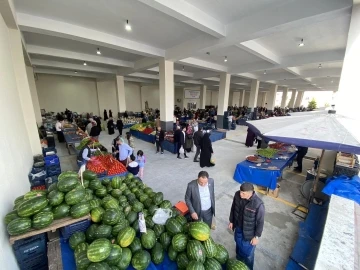 Pursaklar’da Karaca Pazar Alanı yenilenen yüzü ile hizmette
