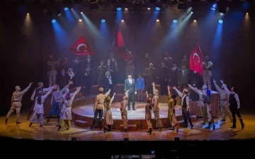 &quot;Cumhuriyet’e Doğru&quot; Erzurum’da sahnelendi
