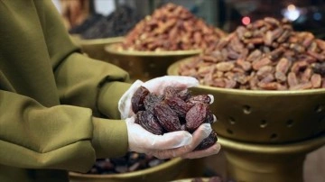 Ramazan ayının vazgeçilmezi hurma tezgahlardaki yerini aldı